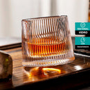 Copos de Whisky Giratórios: Elegância em Movimento